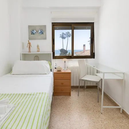 Isola Beachside Apartament *