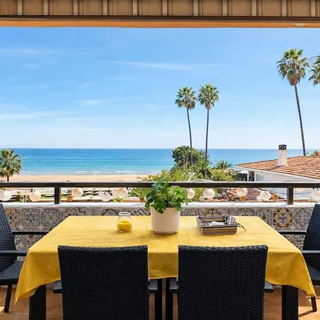 Isola Beachside *