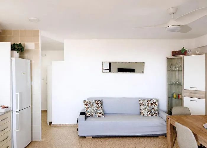 Isola Beachside Valenza