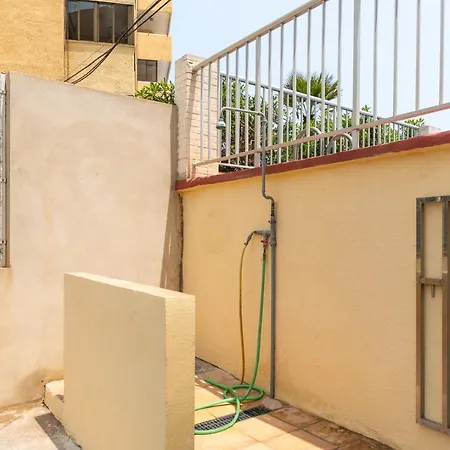 Апартаменты Isola Beachside *